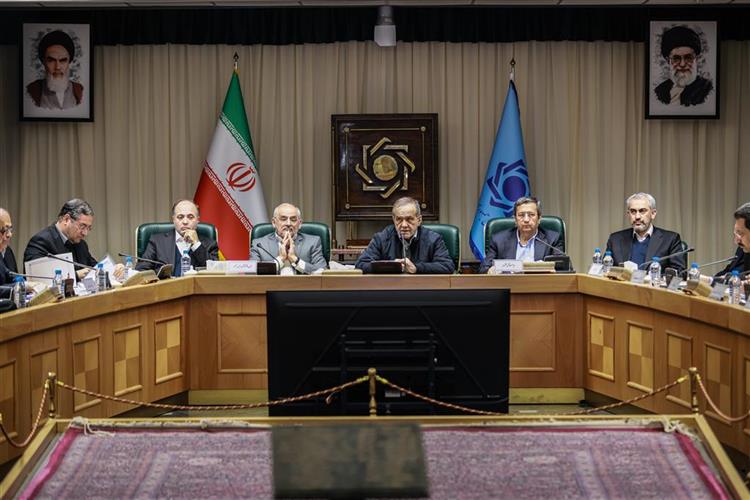 دستور مهم پزشکیان برای رفع موانع اجرایی تفویض اختیارات استانداران مرزی