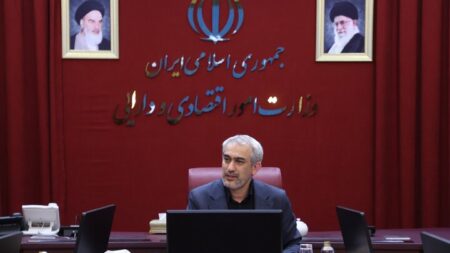 شبکه بانکی به سمت وام‌های خرد و تامین مالی بنگاه‌های کوچک حرکت کند